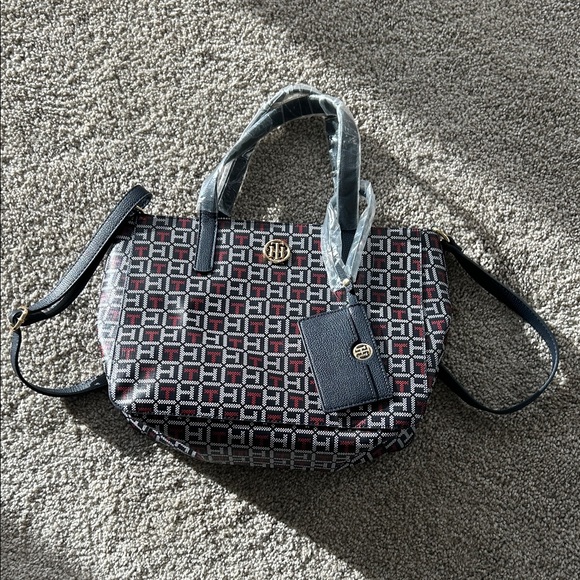 Tommy Hilfiger Women's Geometric Black and Red Shoulder Bag - Picture 15 of 15